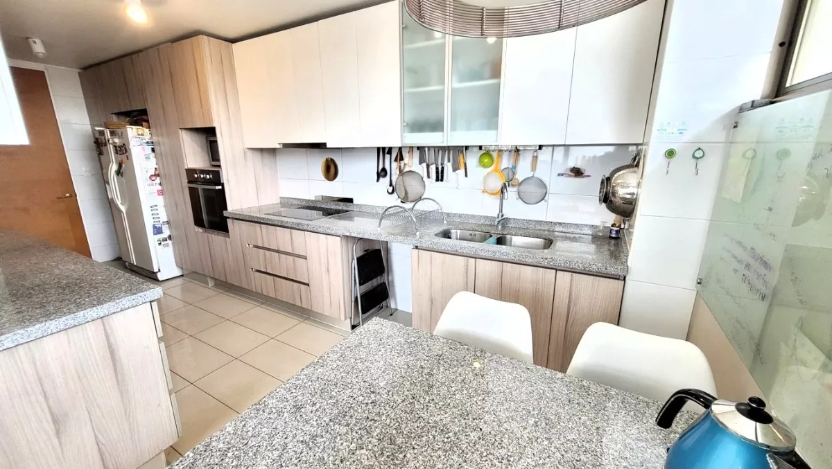 Venta Amplio Dpto. + Estudio. 3 Dorm, 4 Baños + Servicio