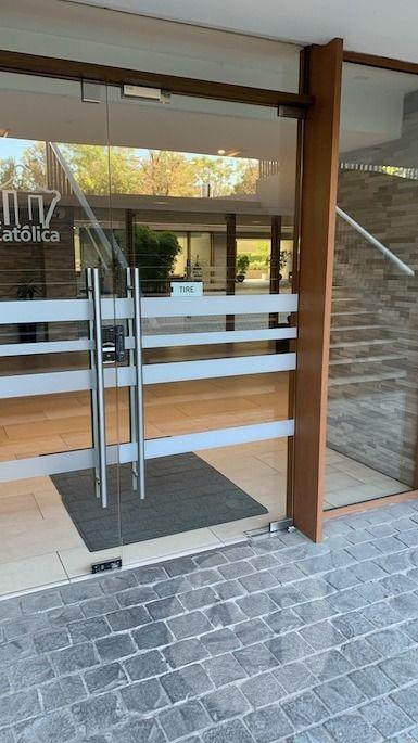 DEPARTAMENTO AMPLIO CON JARDÍN, EXCELENTE CONECTIVIDAD